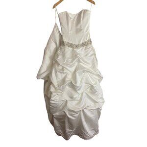 Demetrios Women's Ivory Sleeveless Ball Gown Wedding Dress - 2